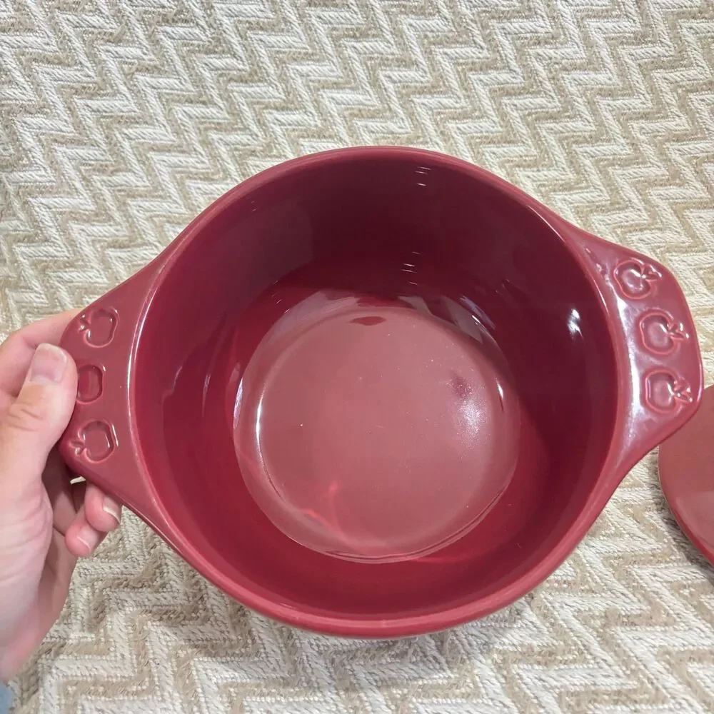 Chantal 1.75 Quart Red Apple Casserole Dish With Lid